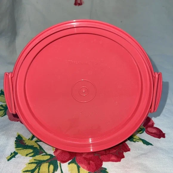 Vintage Tupperware Baking Set 4cp Batter Bowl, 2 Mini-Cake Holders & Rolling Pin - Picture 7 of 11